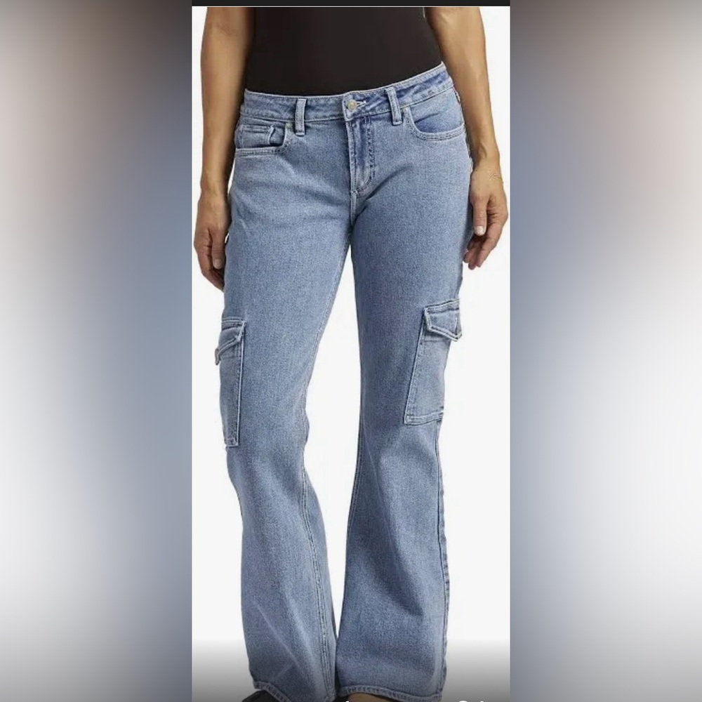 SILVER JEANS CO | Be Low Cargo | Medium Indigo Blue | Size 30 x 31